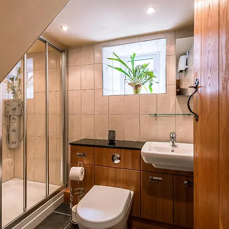 בית נופש Low Cottage רית'