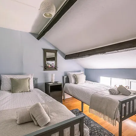 Low Cottage בית נופש